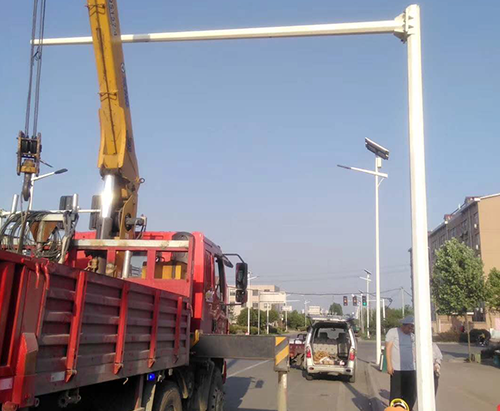 監(jiān)控八棱桿